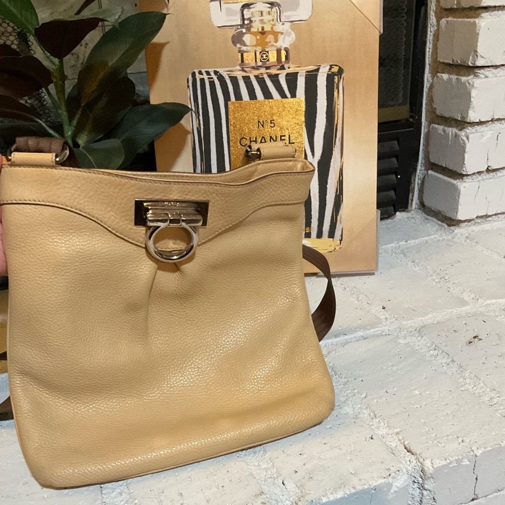 Salvatore Ferragamo B499 Gancini Shoulder Bag